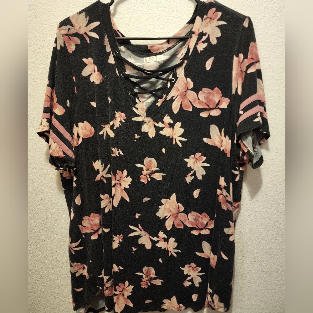 Maurices 24/7 short sleeve floral shirt size 2